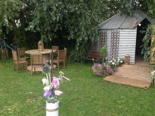 Skipbridge Farm Shepherds Huts Campground Green Hammerton エクステリア 写真